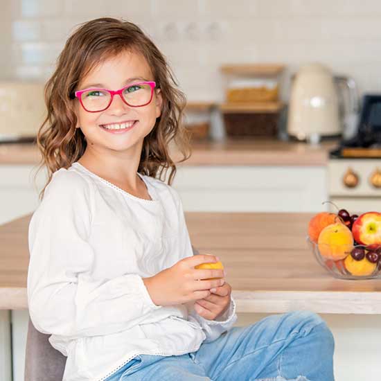 Kind mit Brille